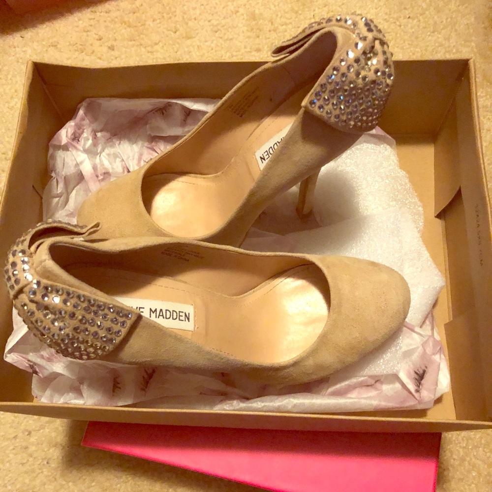 Comfy suede pumps